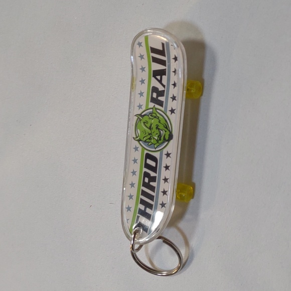 Third Rail skateboard keychain - Picture 1 of 4